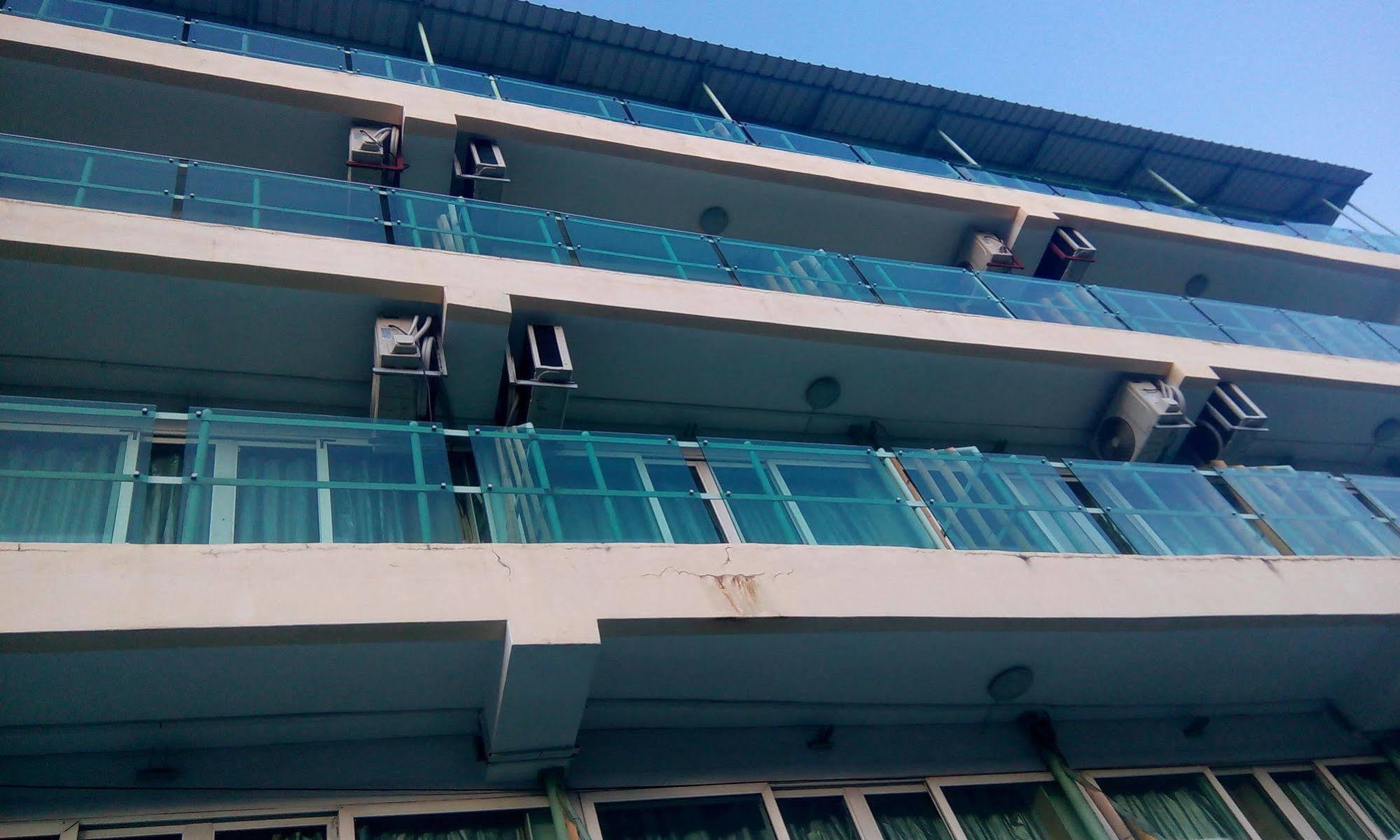 Hypertek Hotel Grand-Baie Exterior photo